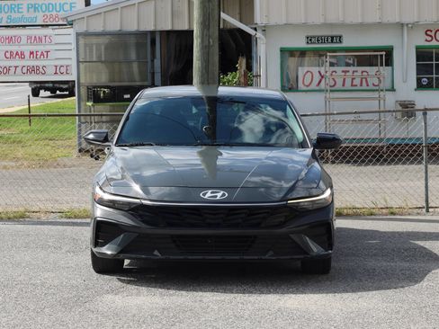 Used 2025 Hyundai Elantra Sport FWD image 2