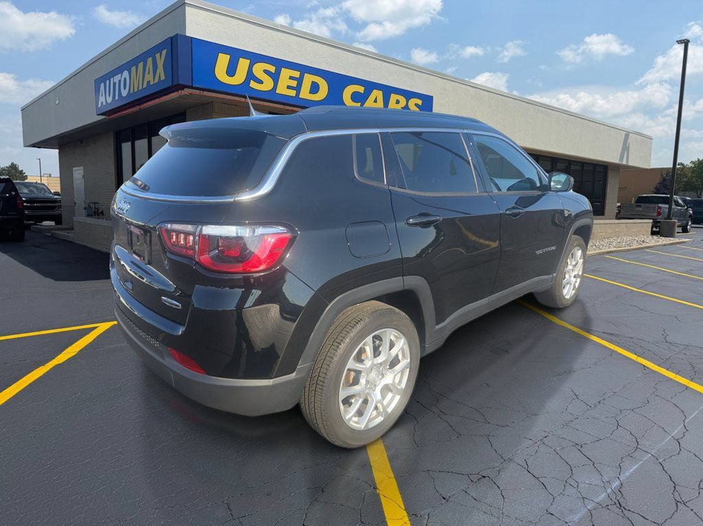 Used 2023 Jeep Compass Latitude AWD/4WD image 5