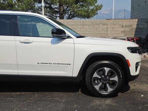 Used 2023 Jeep Grand Cherokee 4WD 4xe image 11
