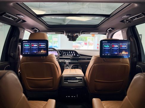 Used 2023 Cadillac Escalade ESV Sport w/ LPO, ONYX Package AWD/4WD image 23