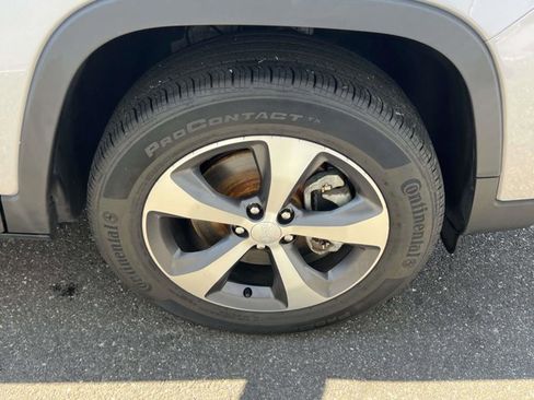 Certified 2021 Jeep Cherokee Limited image 5