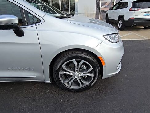 New 2026 Chrysler Pacifica Pinnacle image 10