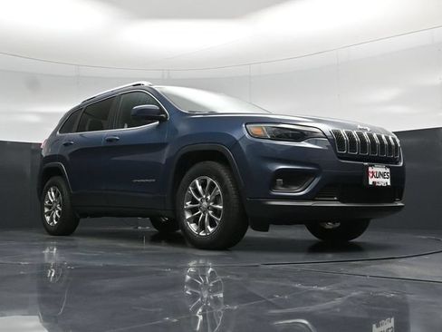 Used 2020 Jeep Cherokee Latitude Plus w/ Cold Weather Group AWD/4WD image 56