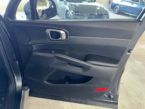 Used 2023 Kia Sorento LX image 9