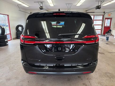 New 2026 Chrysler Pacifica Select w/ S Appearance Package image 21