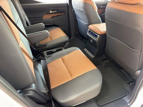 Used 2024 Lexus GX 550 w/ Accessory Package (31) AWD/4WD image 32