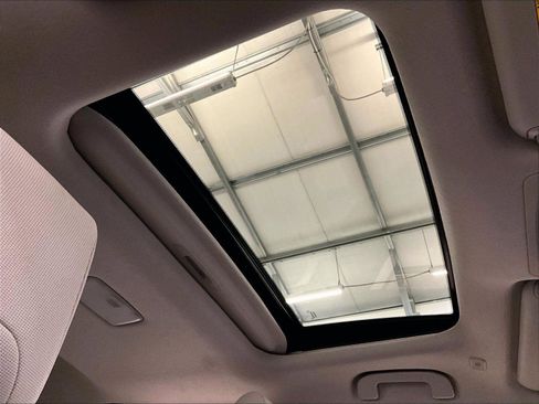 Used 2023 Toyota Corolla Cross LE w/ Moonroof Package FWD image 22