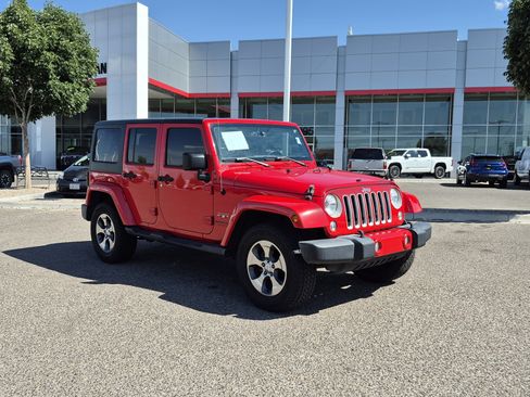 Used 2018 Jeep Wrangler Unlimited Sahara AWD/4WD image 7