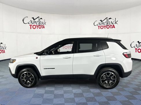Used 2025 Jeep Compass Trailhawk image 4