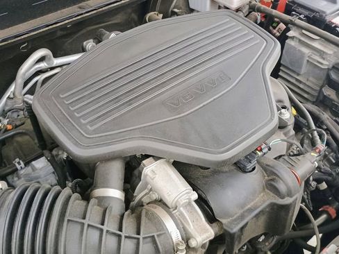 Used 2021 GMC Acadia SLE w/ Driver Convenience Package image 10