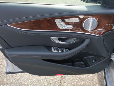 Used 2019 Mercedes-Benz E 300 image 12