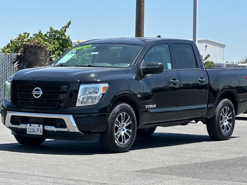 Certified 2022 Nissan Titan SV image 8