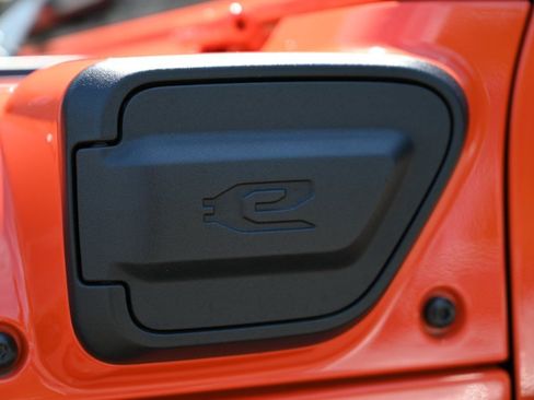 Used 2023 Jeep Wrangler Unlimited w/ Sun & Screen Package AWD/4WD image 15