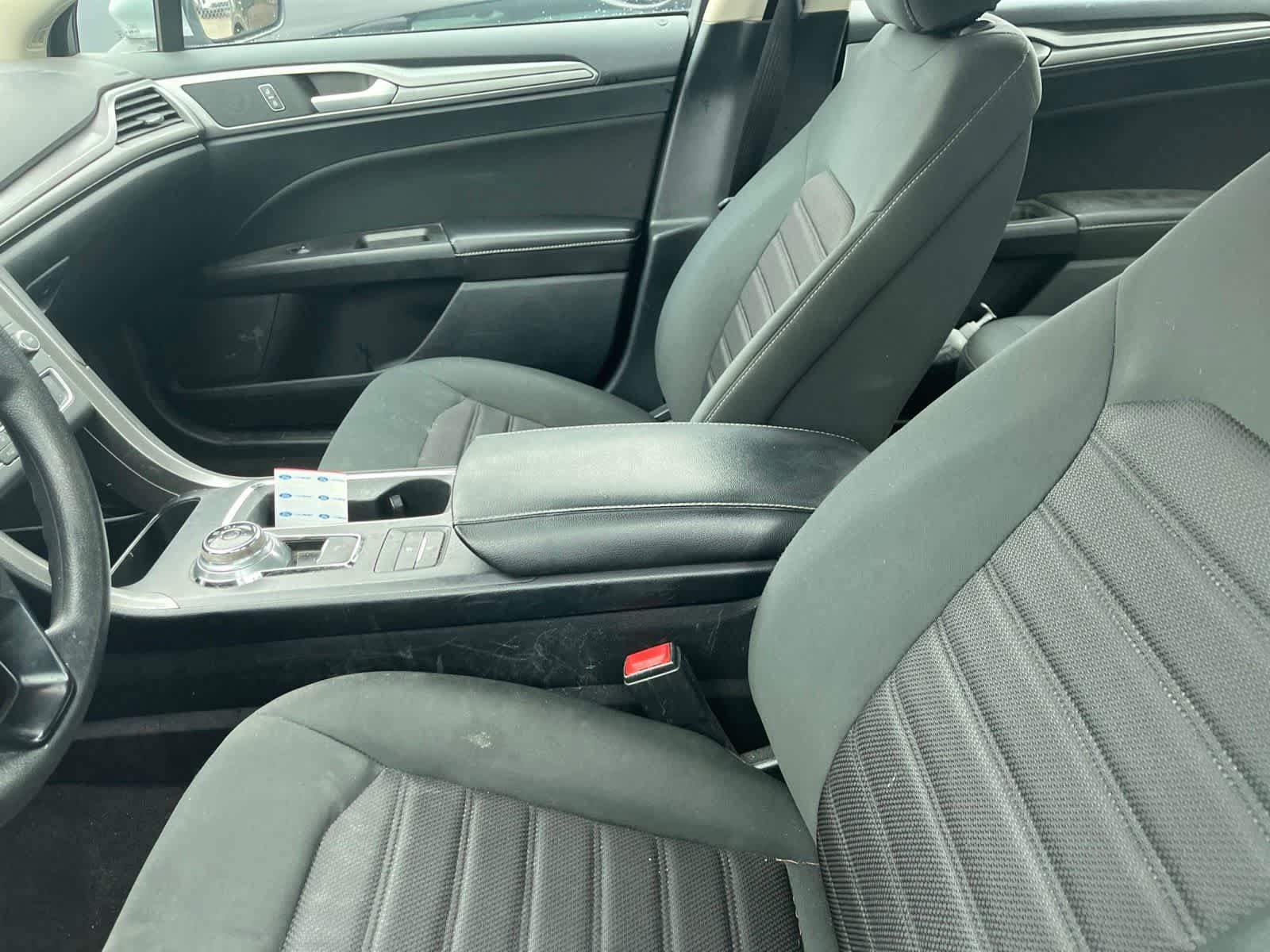 Used 2020 Ford Fusion SE FWD image 22