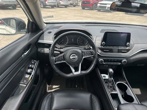 Used 2024 Nissan Altima 2.5 SR FWD image 11