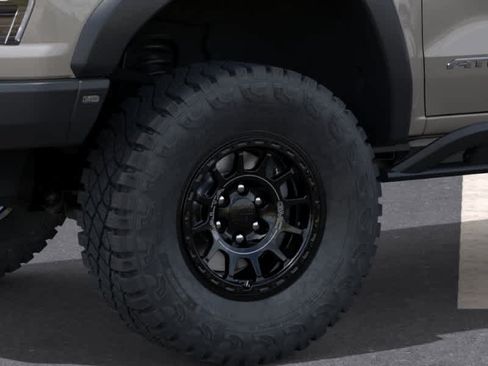 New 2026 GMC Canyon AT4X w/ AT4X AEV Edition AWD/4WD image 9