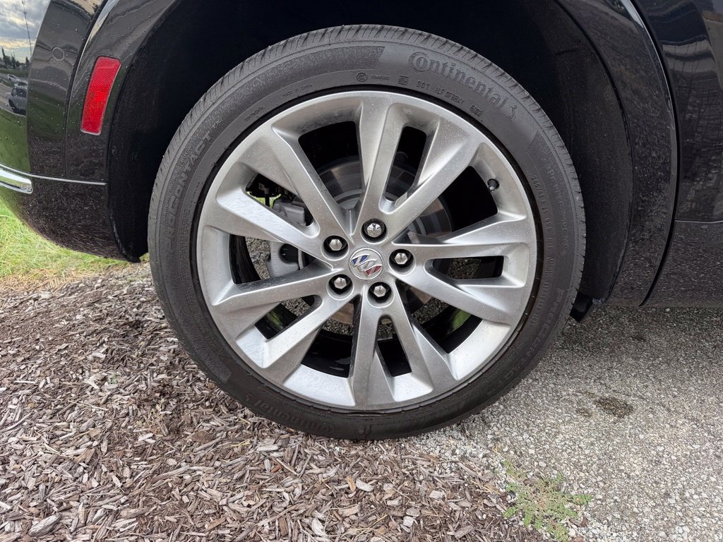 Used 2023 Buick Envision Avenir AWD/4WD image 18