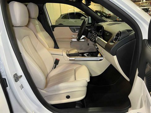 Certified 2025 Mercedes-Benz GLB 250 4MATIC image 12