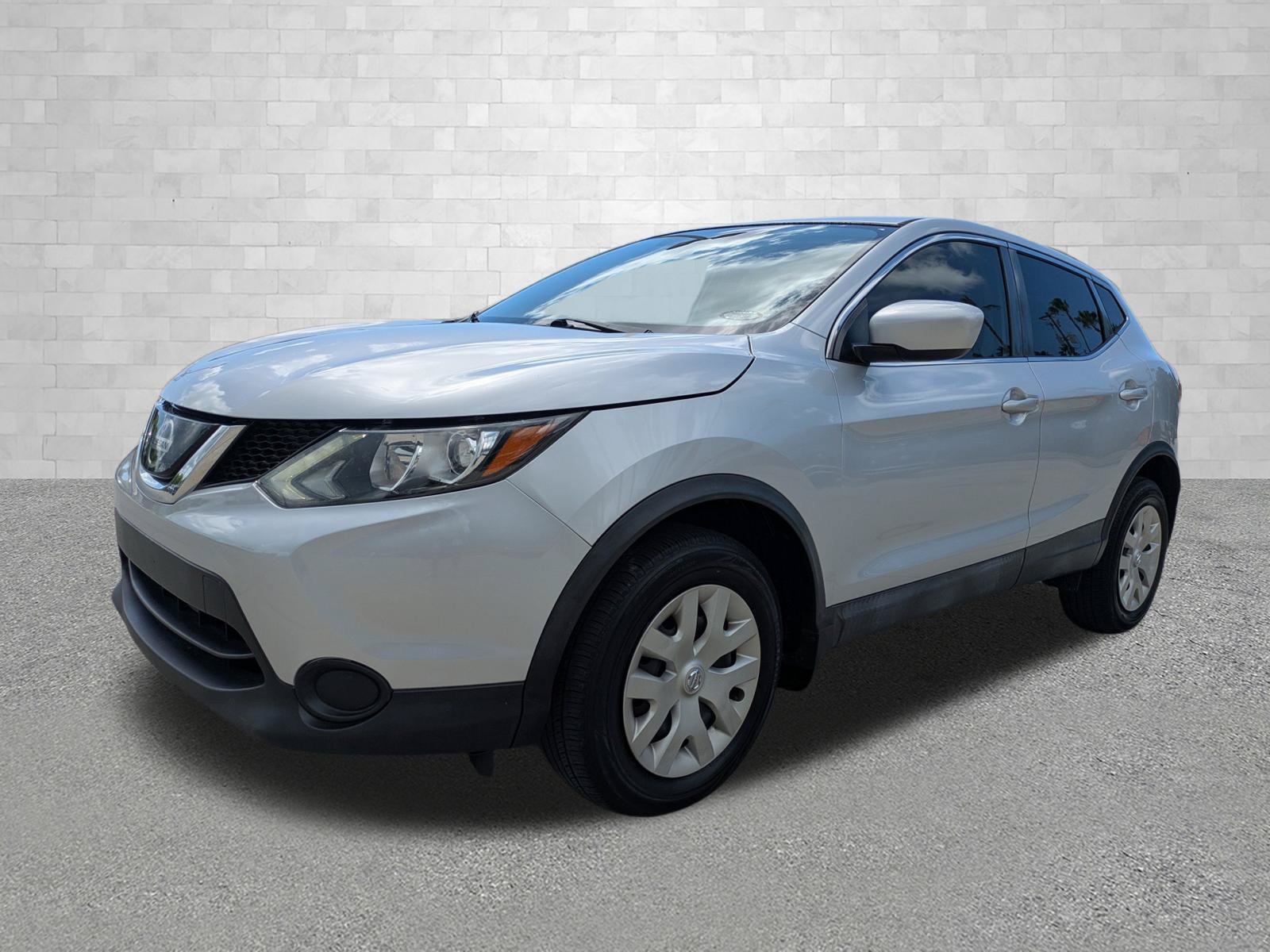 Used 2019 Nissan Rogue Sport S FWD image 5