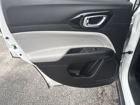 Used 2024 Jeep Compass Limited image 23