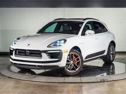 Certified 2025 Porsche Macan S AWD/4WD image 1