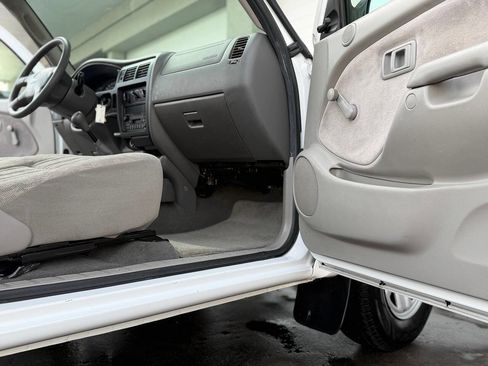 Used 2004 Toyota Tacoma 2WD Regular Cab image 33