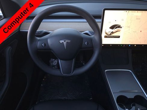 Used 2024 Tesla Model Y 2WD image 13