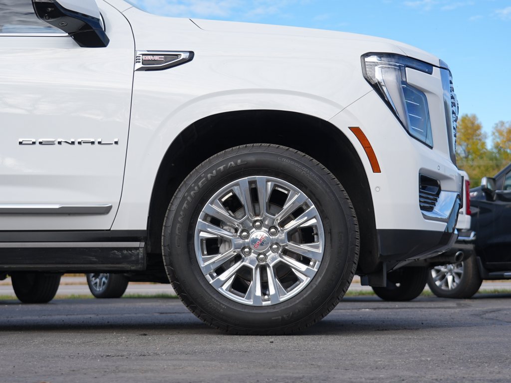 Used 2026 GMC Yukon XL Denali w/ Sun & Power Step Package AWD/4WD image 11
