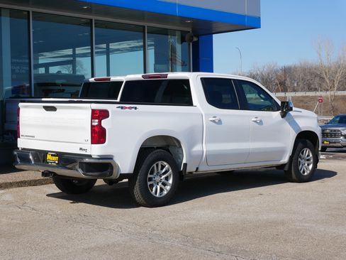 Used 2022 Chevrolet Silverado 1500 LT AWD/4WD image 3