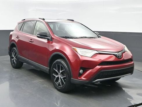 Used 2018 Toyota RAV4 SE w/ Power Extra Value Package FWD image 8