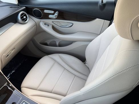 Used 2021 Mercedes-Benz GLC 300 4MATIC image 40
