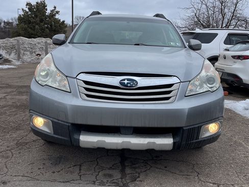 Used 2011 Subaru Outback 2.5i Limited image 8