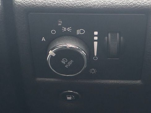 Used 2019 Jeep Grand Cherokee Limited image 12