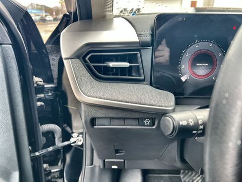 Used 2025 Nissan Kicks SV image 17