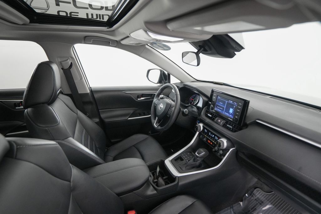 Used 2022 Toyota RAV4 XLE Premium AWD/4WD image 19