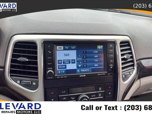 Used 2011 Jeep Grand Cherokee Laredo AWD/4WD image 15