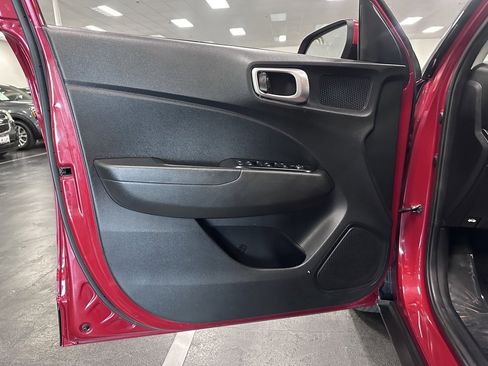 Used 2021 Hyundai Venue SE image 13