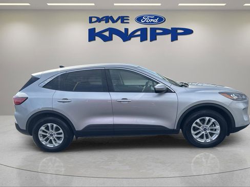 Used 2020 Ford Escape SE image 9