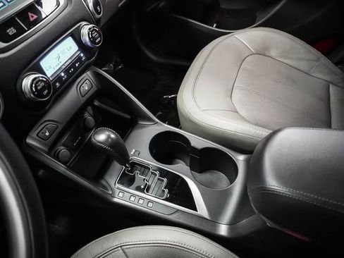Used 2013 Hyundai Tucson Limited w/ Premium Pkg FWD image 16