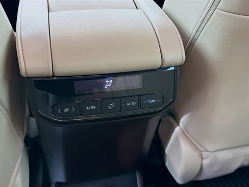 Used 2022 Toyota Highlander XLE image 27