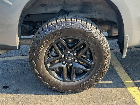 Used 2023 Chevrolet Silverado 1500 LT Trail Boss w/ Protection Package AWD/4WD image 8