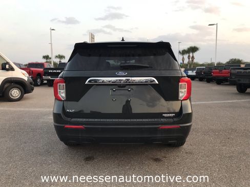 Used 2022 Ford Explorer XLT image 6