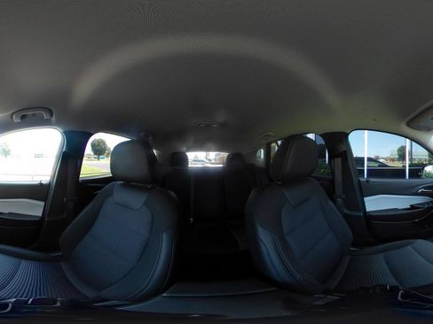 Used 2025 Chevrolet Trax LT FWD image 40