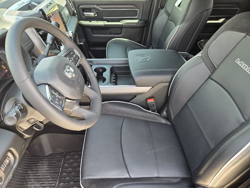 New 2026 RAM 2500 Laramie AWD/4WD image 13