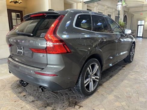 Used 2018 Volvo XC60 T5 Momentum w/ Vision Package image 3