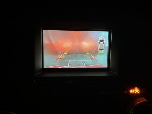 Used 2018 Ford Explorer XLT image 45