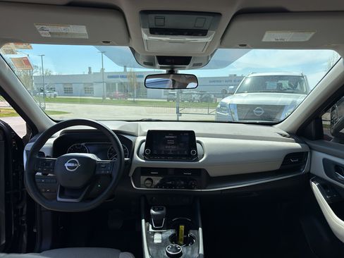 Certified 2025 Nissan Rogue SV AWD/4WD image 28