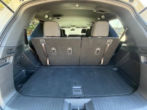 Used 2025 Honda Pilot Sport image 18