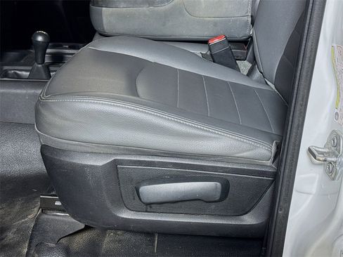 Used 2018 RAM 2500 Tradesman w/ Chrome Appearance Group image 16