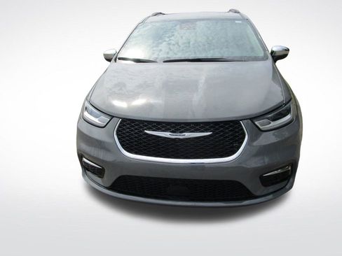 Used 2023 Chrysler Pacifica Limited image 4